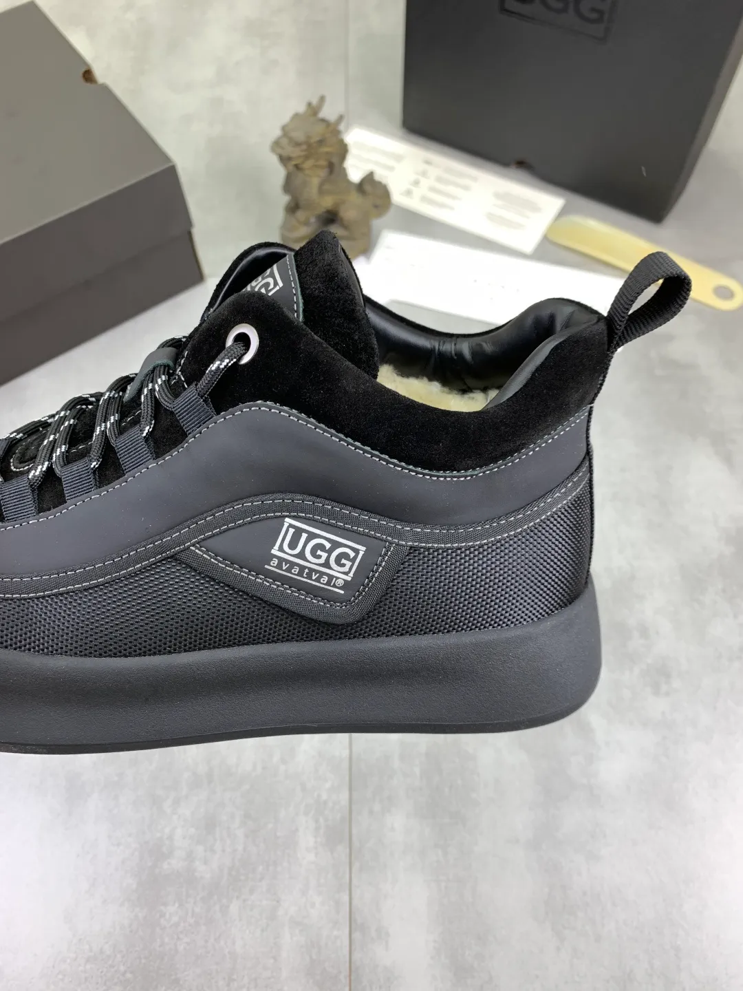 Men's shoes 💰P640 New arrival 🆕🆕🆕 New IUGGI men's shoes. Real cowhide on the outside. Australian wool on the inside. Lightweight and easy to put on. The brand logo has a high-end feel. Men's style! Men's style! Retro outdoor shoes are rarely seen on the market. They look great on the feet. Mainly because they are so stylish. Color: black, gray, maroon. Size: 39-44 999-20